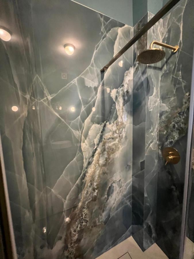 Appartement Luxuryflat 42 à Bari Extérieur photo